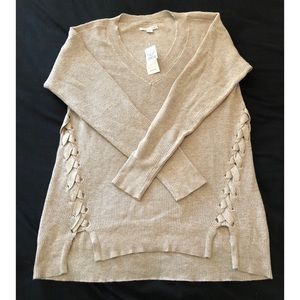 American Eagle Beige V-Neck Sweater Small BNWT